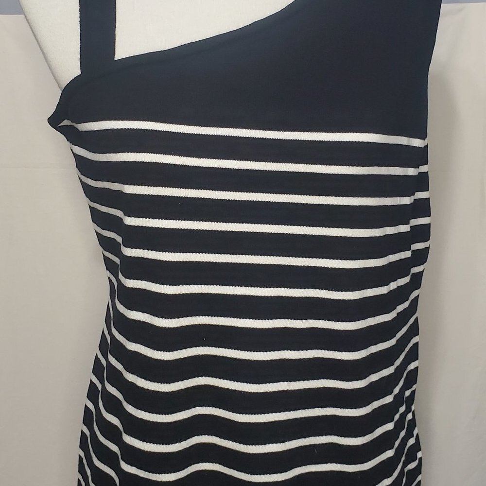 NWT Black and White August Silk One Shoulder Top Size XL
